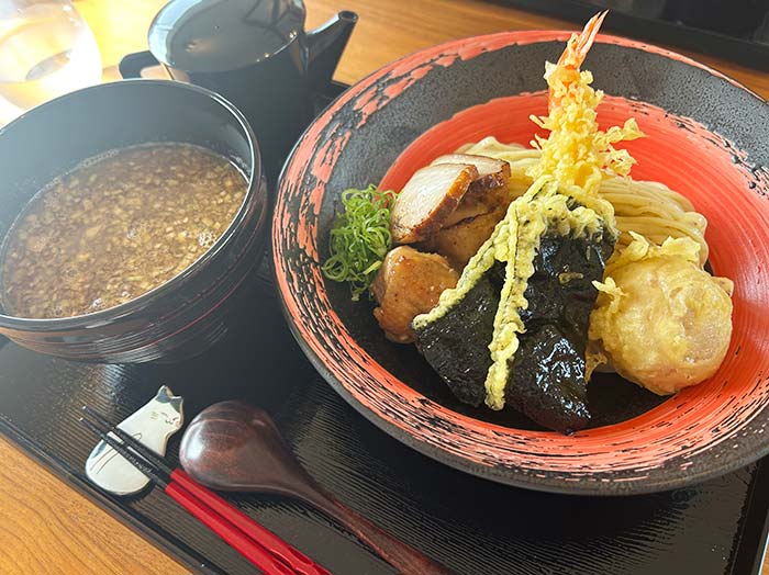 濃厚魚介醤油つけ麺ぜんぶのせ